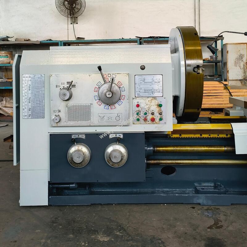 CW61100 Horizontal Heavy Duty Lathe Machine with 6-Ton Load Capacity, 755mm Hardened Guideway, and 22kW Main Motor