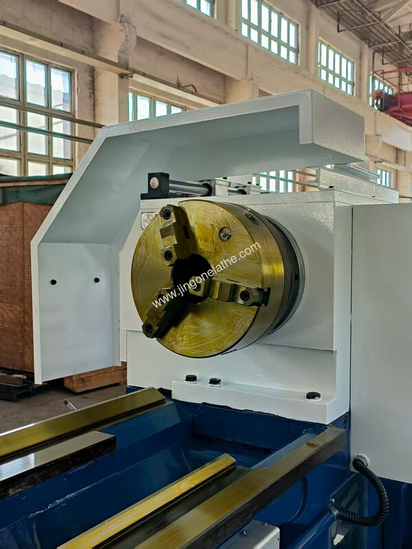 Heavy Duty Center Lathe CW6163x3000: 0.01mm Roundness Error for Precision Industrial Machining